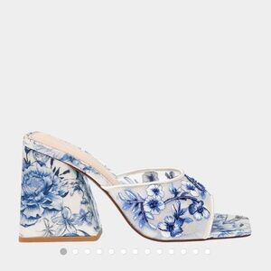 Betsey Johnson Blue and White Floral Roo Blue Heels Size 10